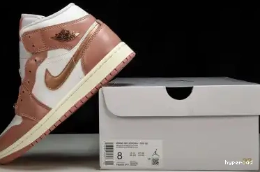 Hyperoad Mid Stardust” SE“Red Jordan Air 1 0425